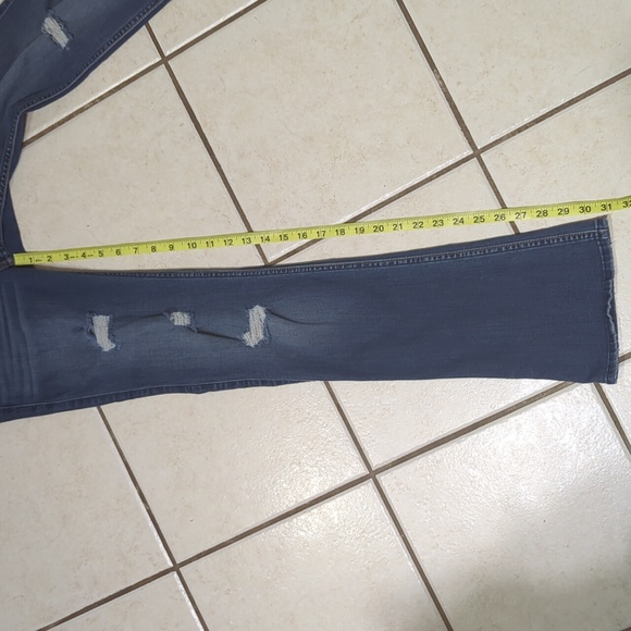 Hollister Low-Rise Boot Cut Jeans 3R - Picture 9 of 9